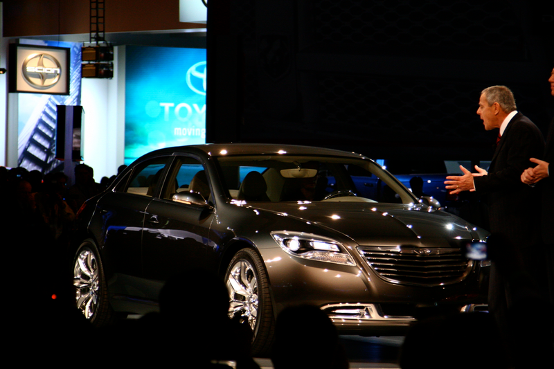 Illustration for article titled Chrysler 200C EV Concept: Shockingly Attractive Mid-Size